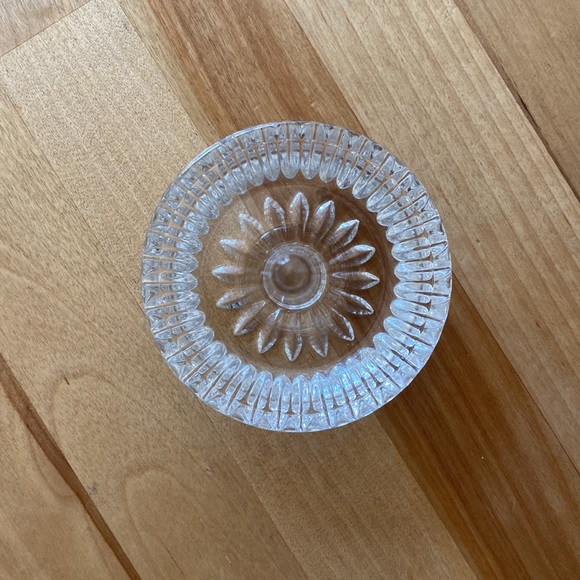 Etched glass ring holder - Picture 2 of 2